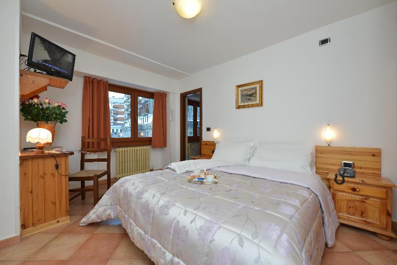 Hotel & Ristorante Serenella Брей-Червиния Экстерьер фото
